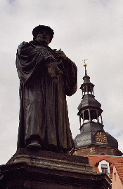 Martin Luther vor Andreaskirche
