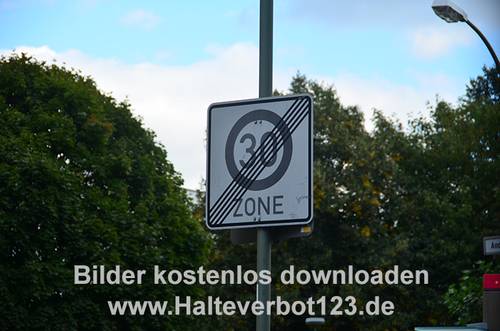 Verkehrszeichen  Ende der Zone mit zulässiger Höchstgeschwindigkeit von 30 kmh