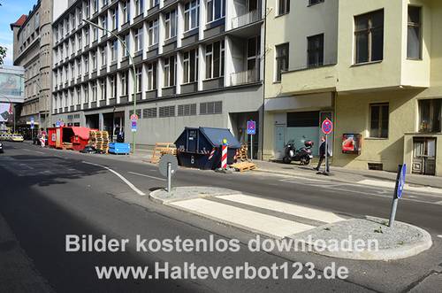 Beschilderung einer Halteverbotszone zur Absicherung einer Baustelle