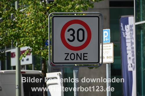 Verkehrszeichen  Beginn der Zone mit zulässiger Höchstgeschwindigkeit von 30 kmh