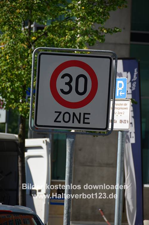 Vorschriftzeichen für Beginn der Zone mit einer zulässiger Höchstgeschwindigkeit von 30 kmh