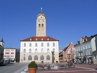 Erding Schrannenplatz mit Stadtturm