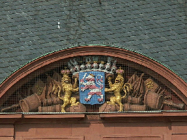 Wappenfeld im Giebel des „Alten Rathauses“