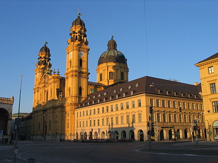 München - Theatinerkirche am Odeonsplatz